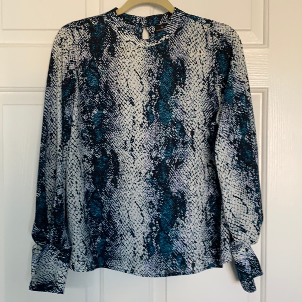 WORTHINGTON mock neck snakeskin blouse, small